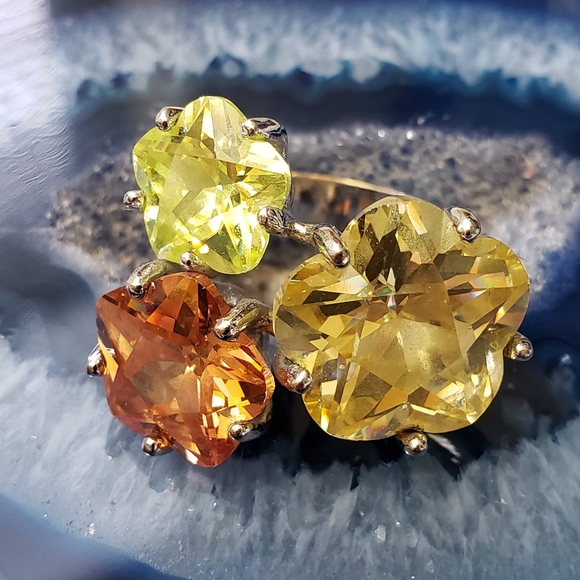 Jewelry - Multistone Flower Ring!